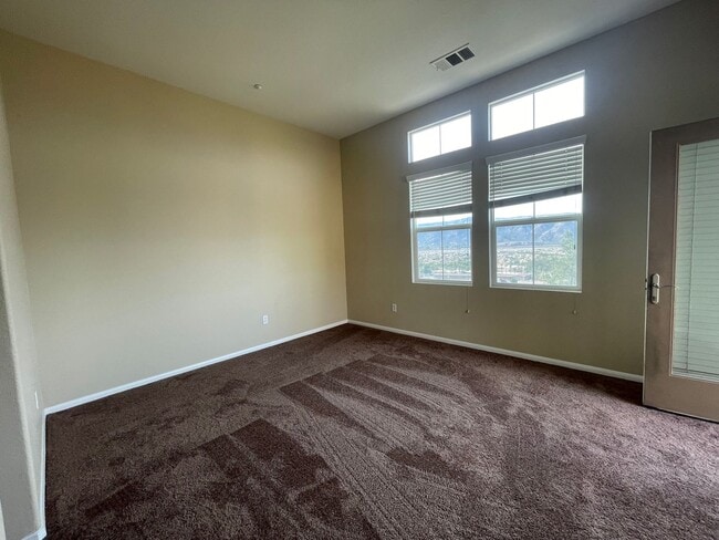 Building Photo - Three Bedroom Two Bathroom Condo in Lake Elsinore