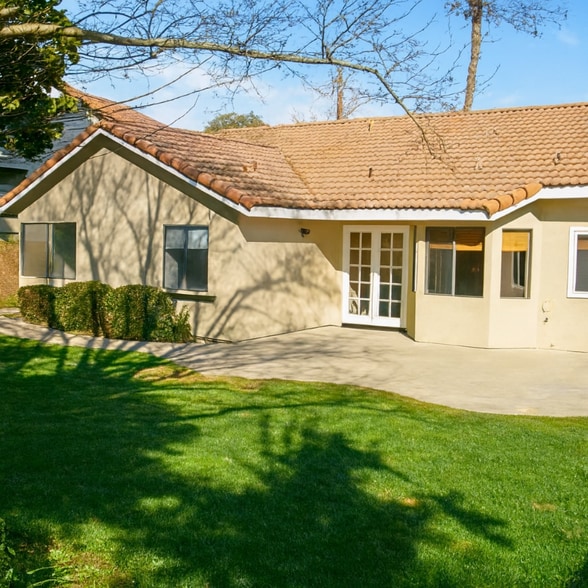 Building Photo - 1443 Avenida La Posta