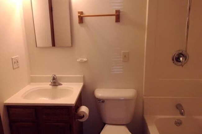 Building Photo - 625 Francis St