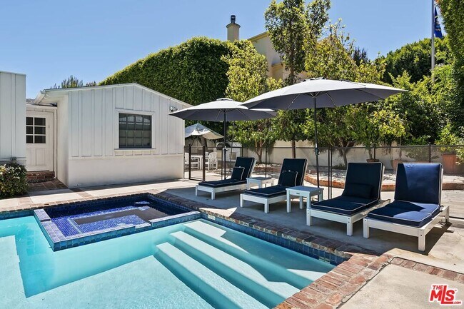 Building Photo - 111 S Glenroy Ave