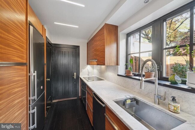 Building Photo - 5543 29th St NW