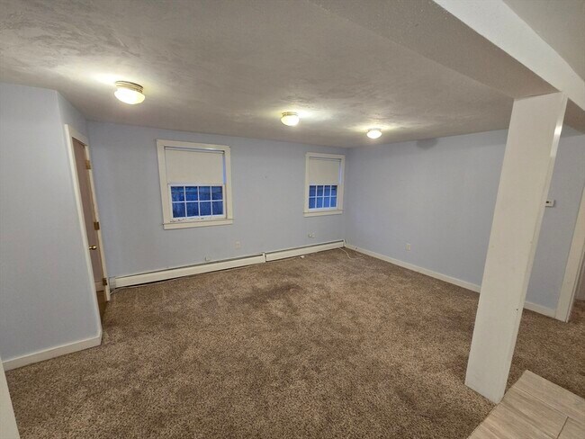 Building Photo - 119 Great Rd