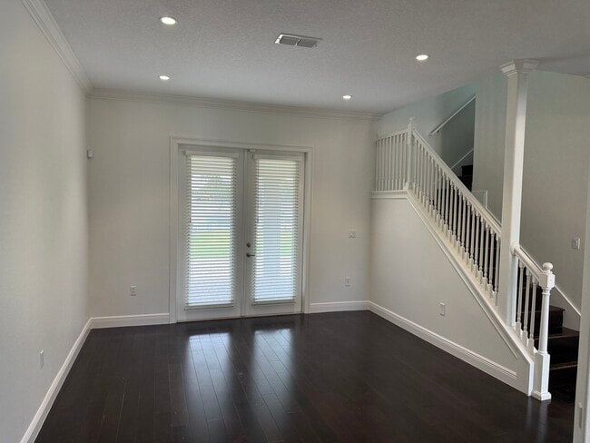 Building Photo - 3900 Lake Sarah Dr