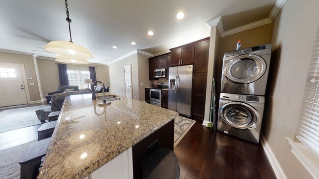 Building Photo - Heisman Villa Townhome