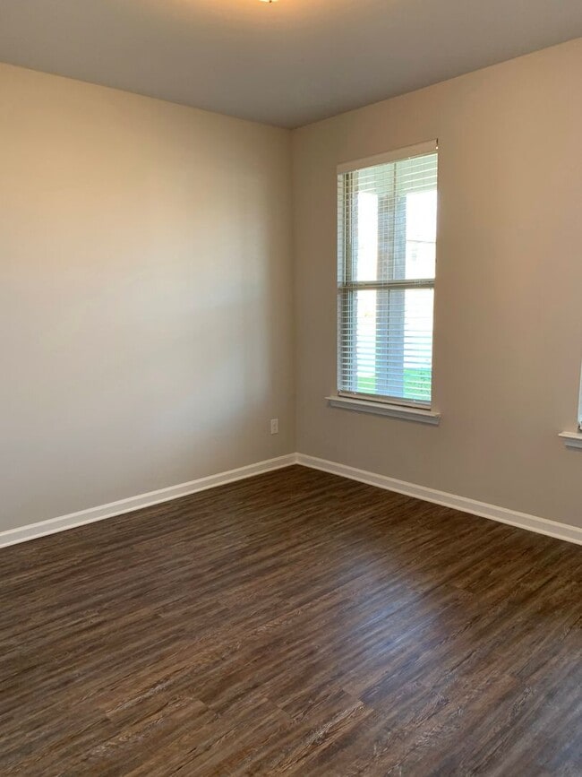 Building Photo - 7601 Trailview Dr