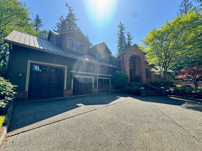 Building Photo - Luxury Estate Retreat in the Heart of Samm...