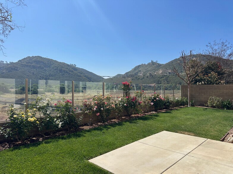 Building Photo - 3786 Lake Cir Dr