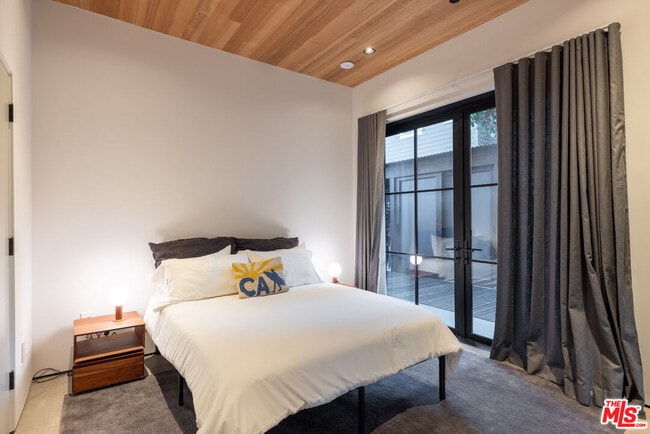 Building Photo - 746 Marco Pl