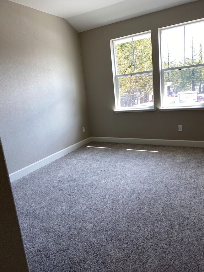 Building Photo - 114 Wallace Cir