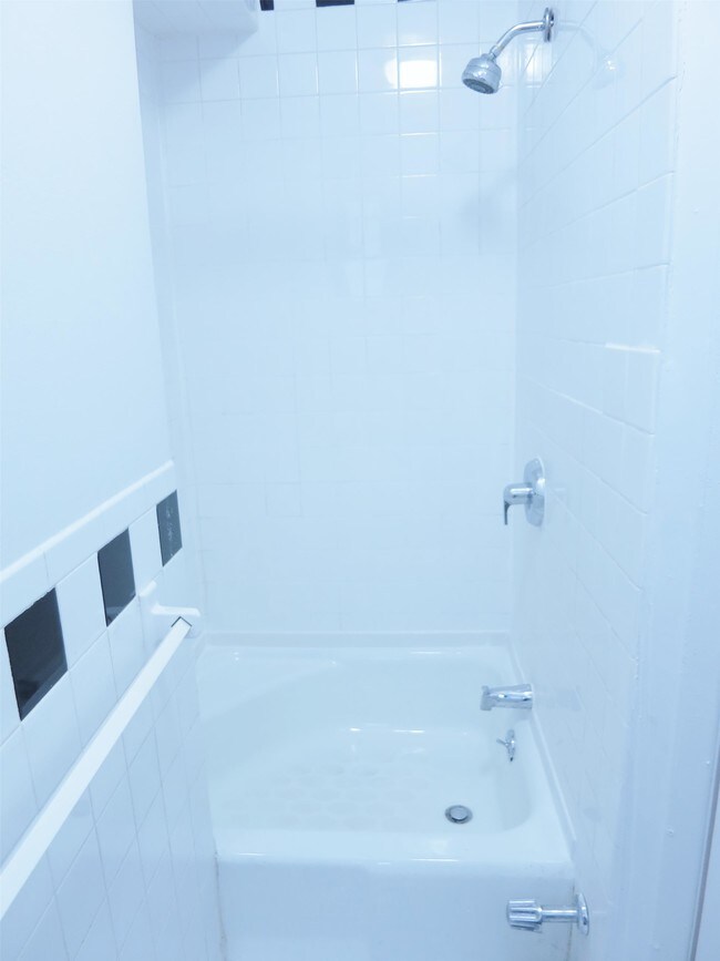 Building Photo - 154 E 79th St