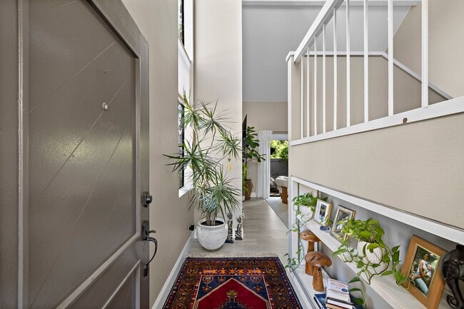 Building Photo - Charming Townhome in Turtle Rock