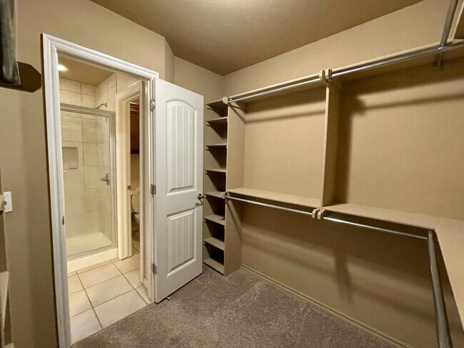 Building Photo - Great 4 Bed In Edmond Schools!!