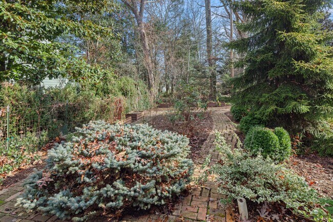 Building Photo - Biltmore Forest Home