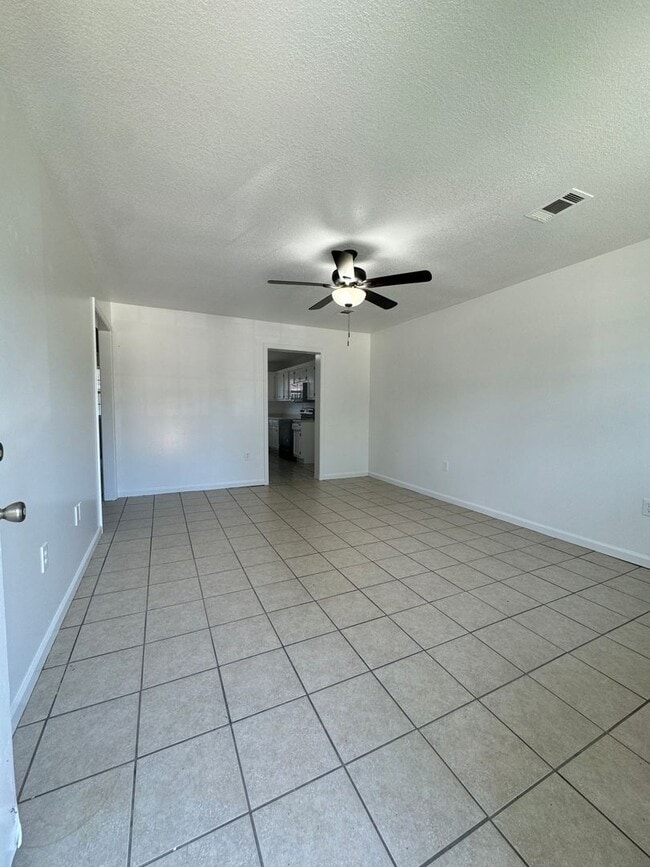 Building Photo - 2 BED / 1 Bath Apartment in Truman.  READY NOW!