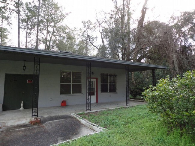 Primary Photo - Cute Studio/Mother-in-law Suite PENDING LEASE