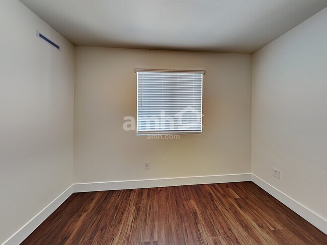 Building Photo - 1113 Moorside Ave