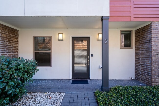 Building Photo - 2 Bed + Flex Room Option in East Dallas Townhome off Greenville Lakewood Neighborhood