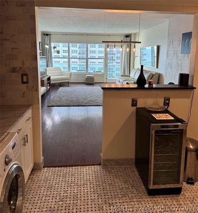 Building Photo - 3550 Galt Ocean Dr