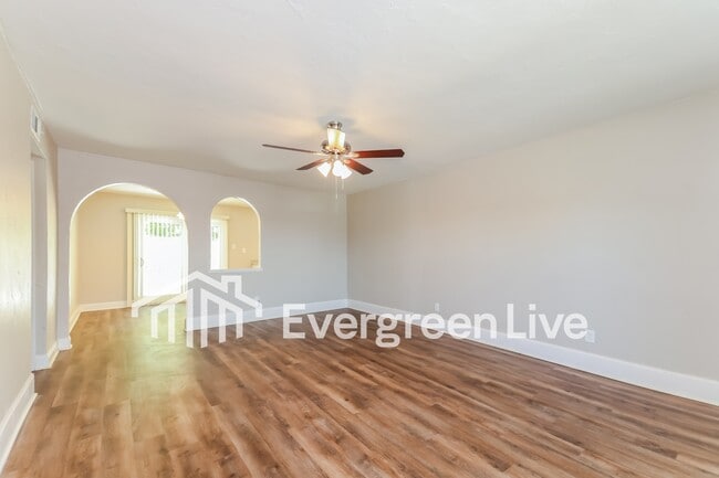 Building Photo - 1225 Bard Dr