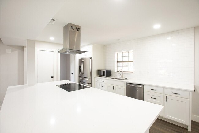 Building Photo - 1929 N Lake Trail