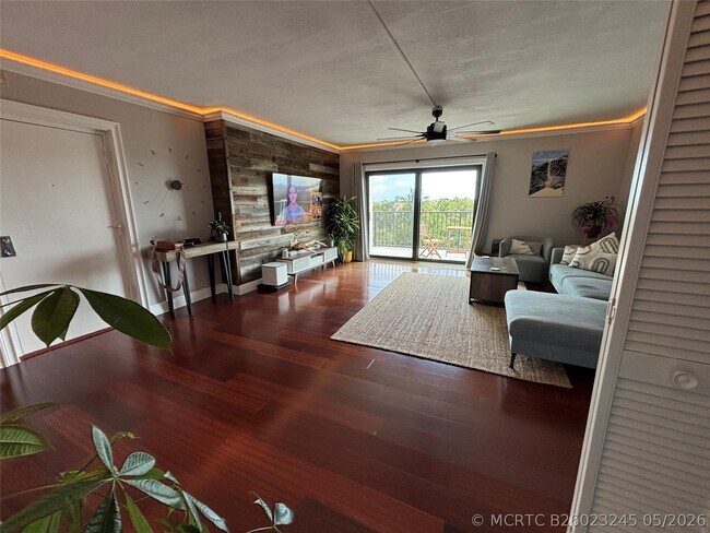 Building Photo - 900 River Reach Dr