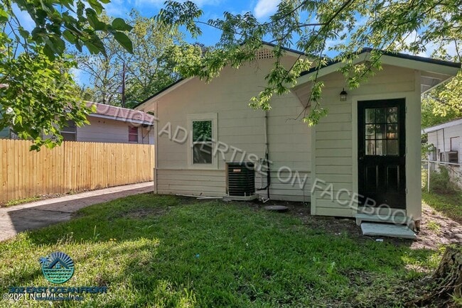 Building Photo - Lovely 2 bedroom / 1 bathroom home now ava...