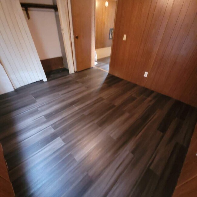 Building Photo - 2 BD 1 BA Mobile in Quiet Park Available Now!