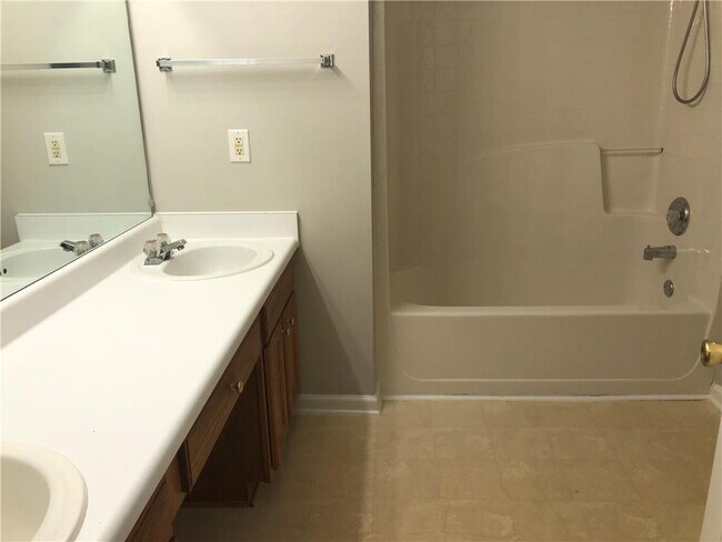 Building Photo - 1909 Hampton Springs Ct SW