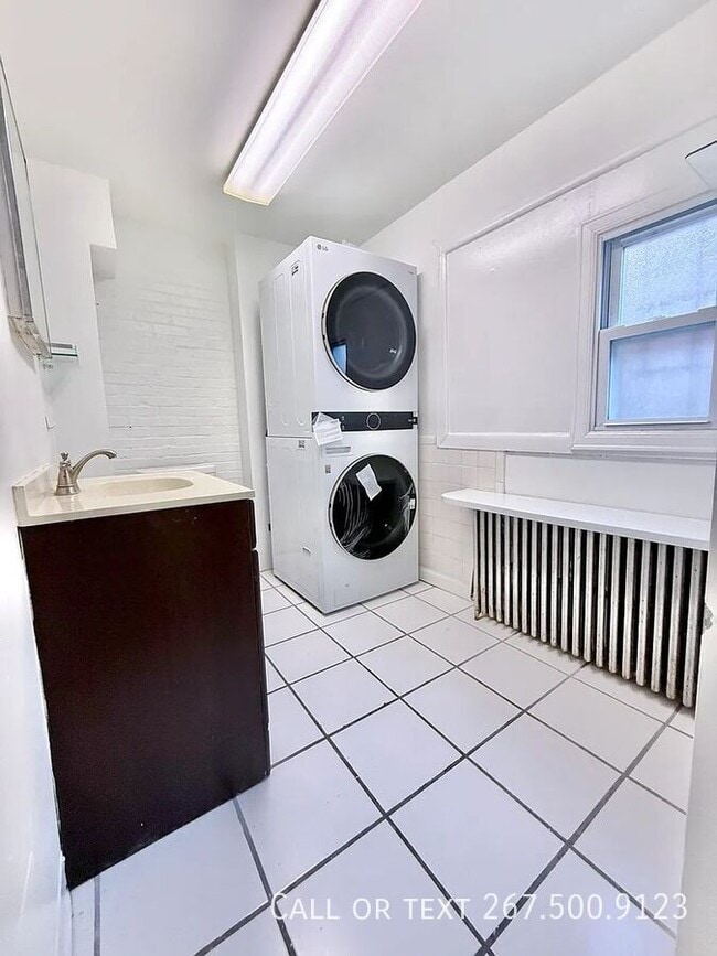 Building Photo - 236 Buckingham Pl