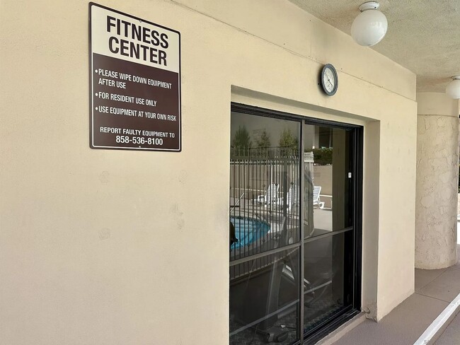Building Photo - 6455 La Jolla Blvd
