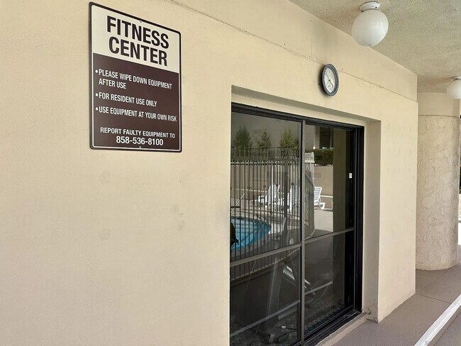 Building Photo - JUST BLOCKS TO THE BEAUTIFUL WIND AND SEA BEACHES!