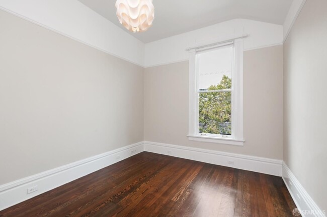 Building Photo - 2109 Bush St