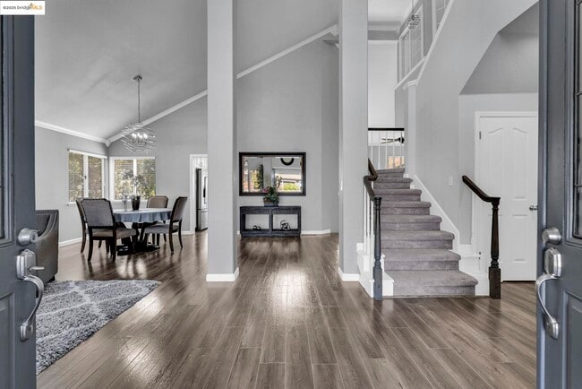Building Photo - 2435 Pinehurst Ct