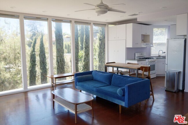 Building Photo - 4884 Glenalbyn Dr