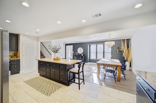 Building Photo - 1024 Juniper Ave