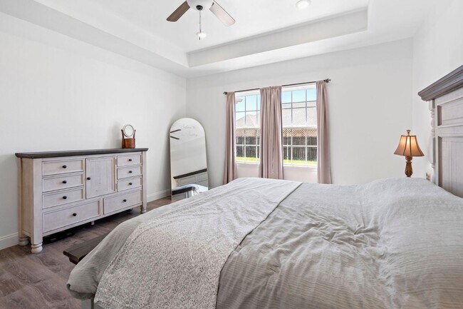 Building Photo - 1000 Stone Hill St