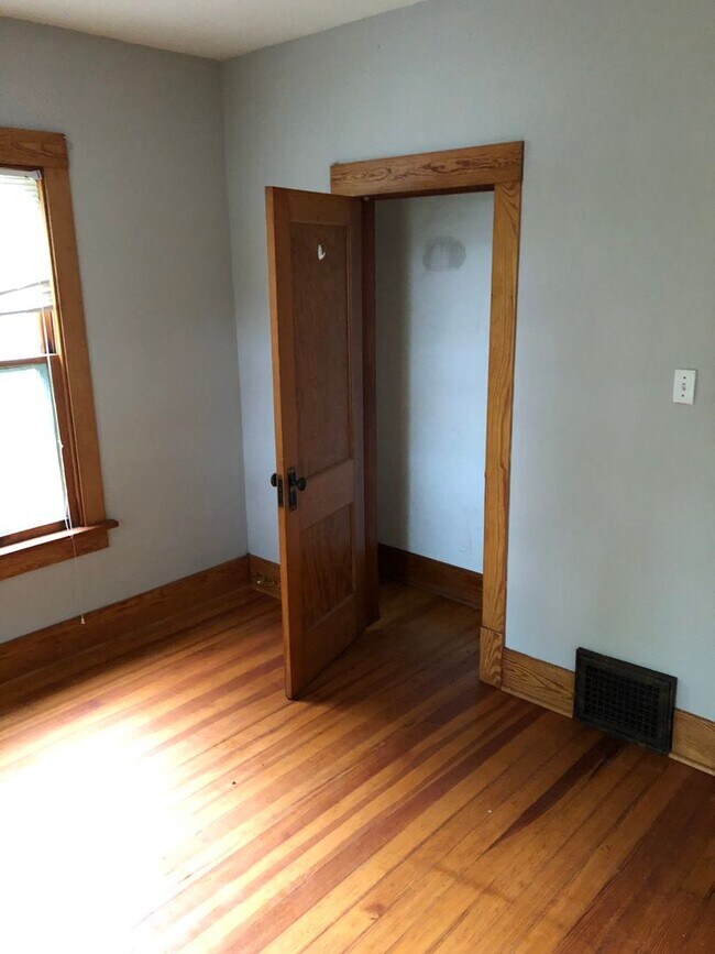 Building Photo - 119 N Normal St