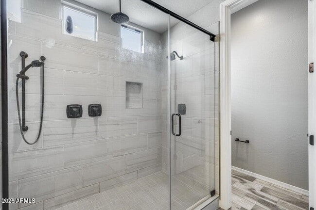 Building Photo - 2661 S Olympic Dr