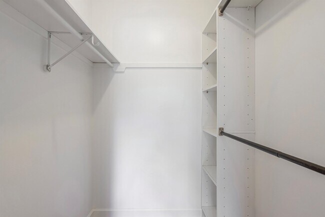 Building Photo - 697 Oakmont Ln