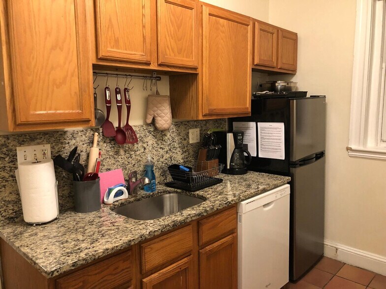 Building Photo - 109 Strathmore Rd