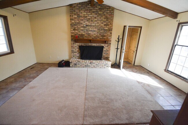 Building Photo - Unique, Conveniently Located, 4 bed 2.5 bath Home For Rent!