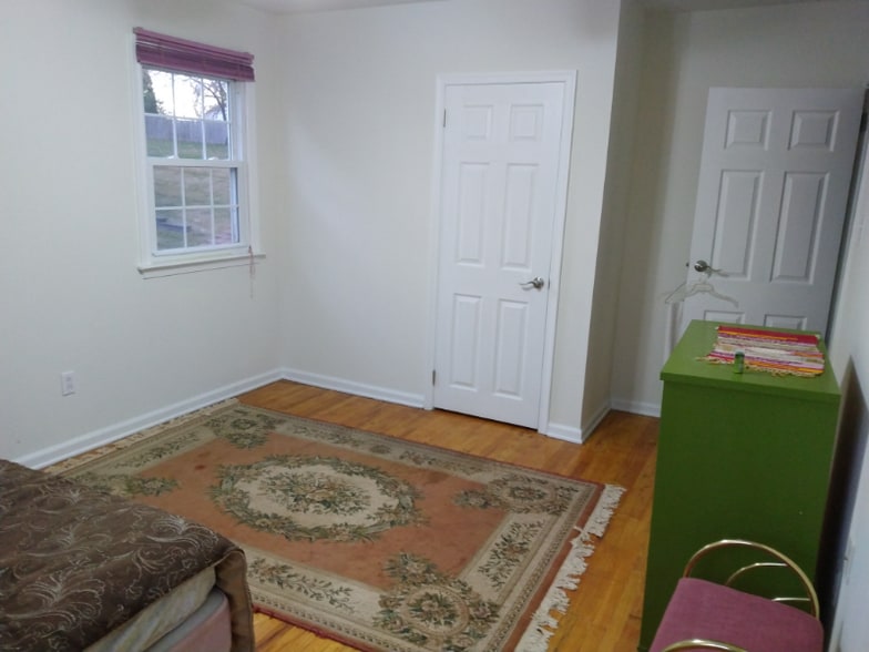 Building Photo - 386 W Valley Forge Rd