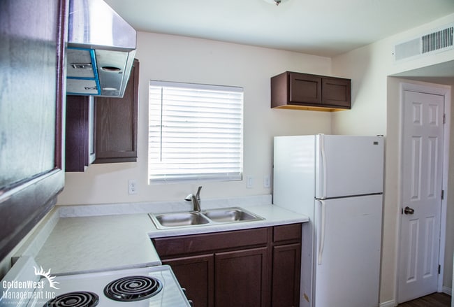 Building Photo - Cozy 1Bdm 1Ba Apartment in the Heart of Las Vegas - MI Special