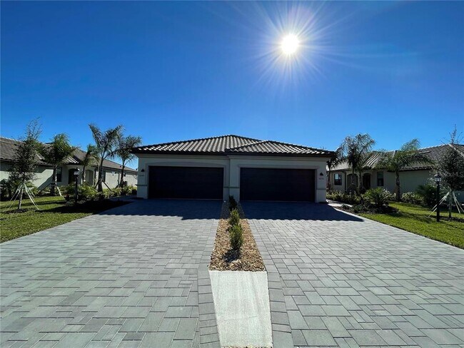 Building Photo - 16040 Sunny Day Dr