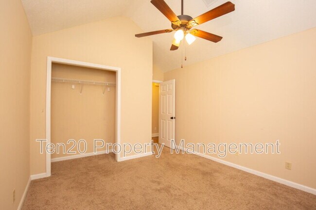 Building Photo - 11 Leah Ct