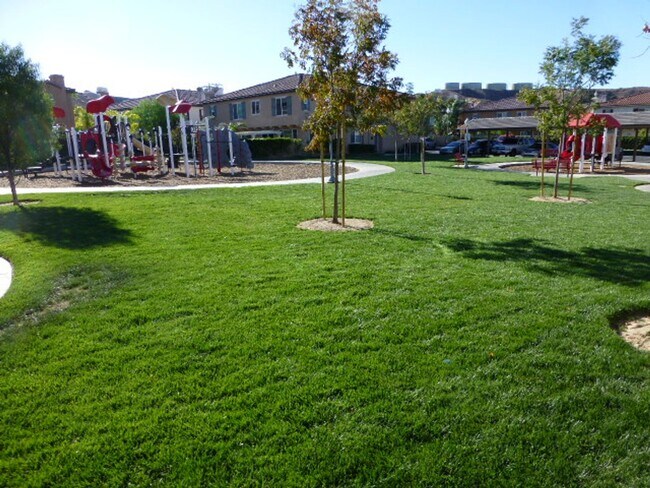 Building Photo - COMING SOON! 3-Bedroom Townhome with Priva...