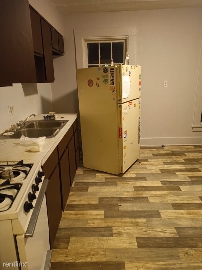 Building Photo - 1 br, 1 bath Duplex - 510 North College St...