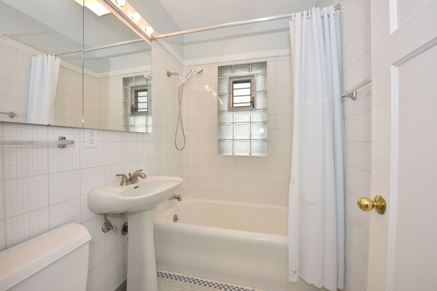 2nd Floor - Bathroom - 5706 N Bay Ridge Ave