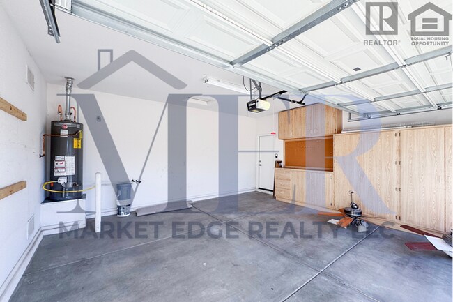 Building Photo - 3Bed/2Bath Home at Cotton Ln/Greenway Rd! $399 MOVE-IN SPECIAL! Ready for Immediate Move-In!