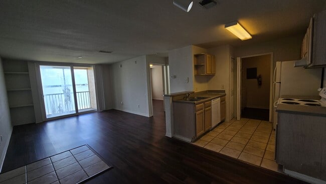 Building Photo - Sand Lake Private Residences Condo